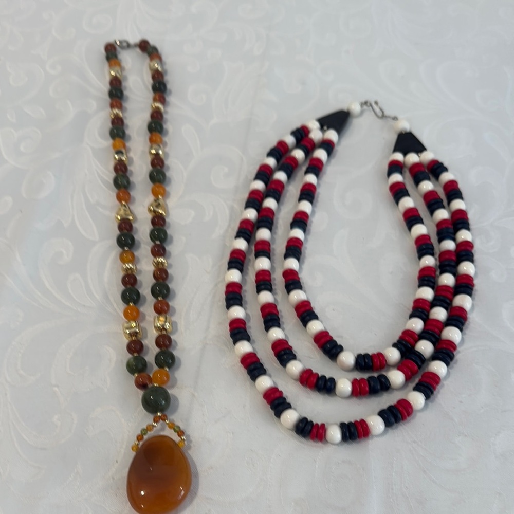 🌟 3/$15🌟 Set of 2 beaded necklaces. Costume jewelry.